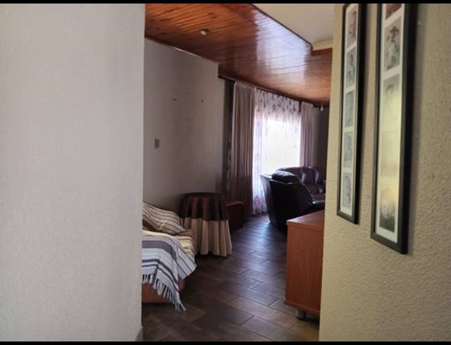 3 BEDROOM HOUSE FOR SALE IN GREENHILLS